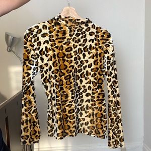 Vibrant leopard print turtleneck top